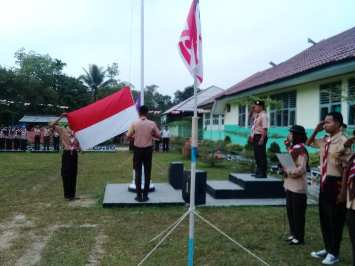 MAN 5 Batanghari Melaksanakan Upacara Memperingati Hari Pramuka