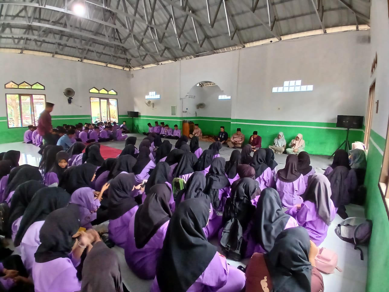 Memperkuat Ukhuwah Melalui Halal Bihalal di MAN 5 Batanghari di Idulfitri 1446 H