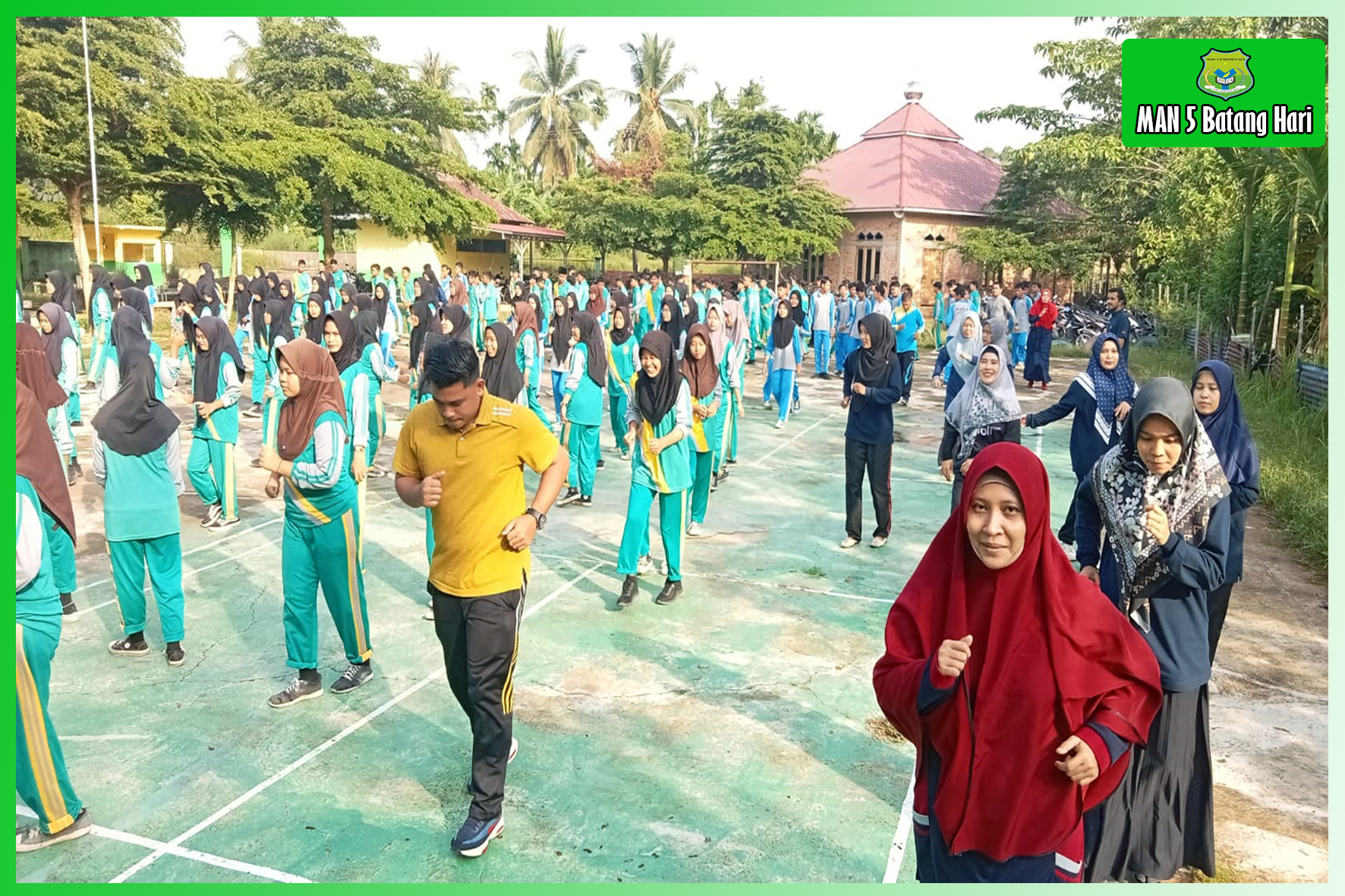 Semangat Sehat dan Kompak, MAN 5 Batanghari Gelar Senam Bersama Akhir Semester