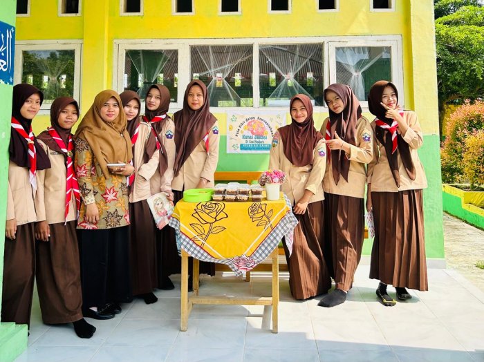 Siswa Kelas XII Sains MAN 5 Batang Hari Gelar Praktek Kewirausahaan