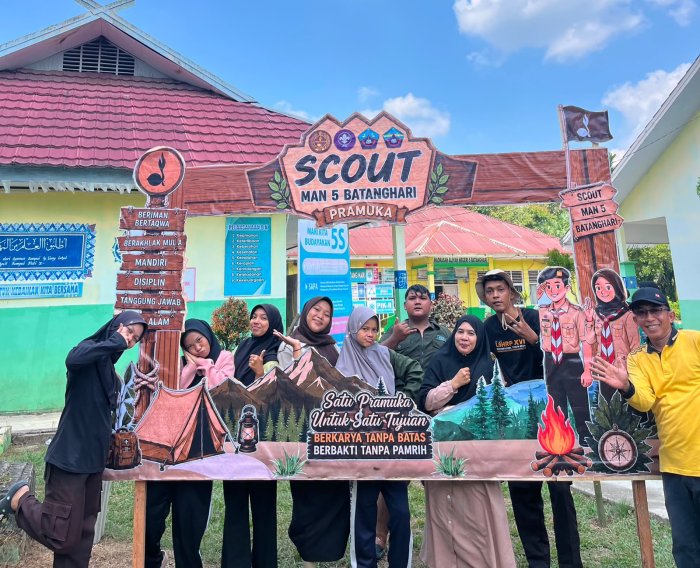 MAN 5 Melaksanakan Upacara Malam Api Unggun, Dipimpin Langsung oleh Kamabigus dengan Khidmat