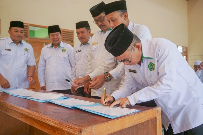 Kamad MAN 5 Batang Hari Laksanakan Penandatanganan Pakta Integritas Tahun 2026