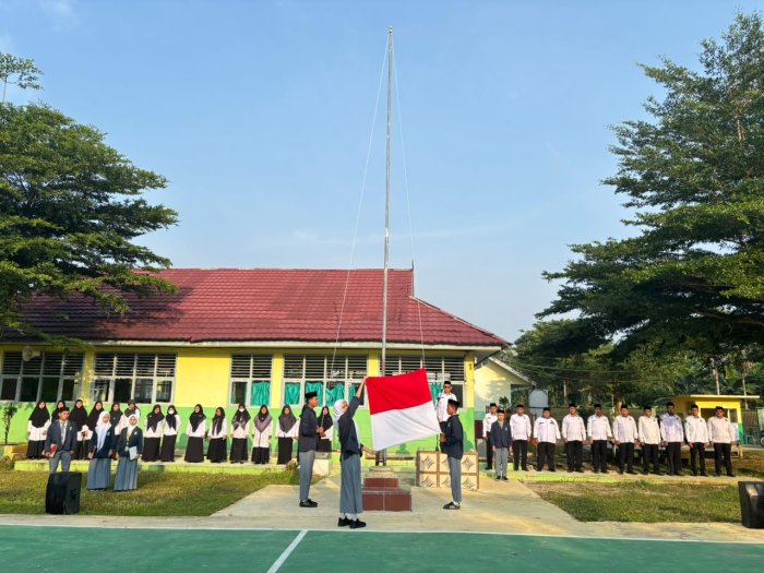 Upacara Bendera Tandai Hari Pertama Masuk Madrasah Tahun Ajaran 2026/2027 dan Pembukaan MATAMUDA Upacara Bendera Tandai Hari Pertama Masuk Madrasah Tahun Ajaran 2026/2027 dan Pembukaan MATAMUDA