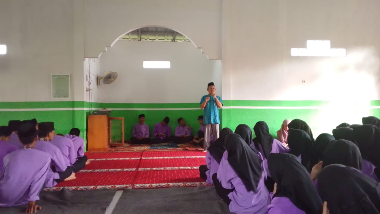 Yasinan Rutin dan Qultum MAN 5 Batang Hari menumbuhkan rasa cinta kepada Rasul di kalangan siswa