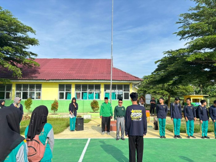 OSIM MAN 5 Batang Hari Gelar Apel Pembukaan Classmeeting, Dibuka Langsung oleh Kepala Madrasah OSIM MAN 5 Batang Hari Gelar Apel Pembukaan Classmeeting, Dibuka Langsung oleh Kepala Madrasah