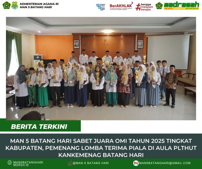 MAN 5 Batang Hari Sabet Juara OMI Tahun 2025 Tingkat Kabupaten, Pemenang Lomba Terima Piala di Aula PLTHUT Kemenag