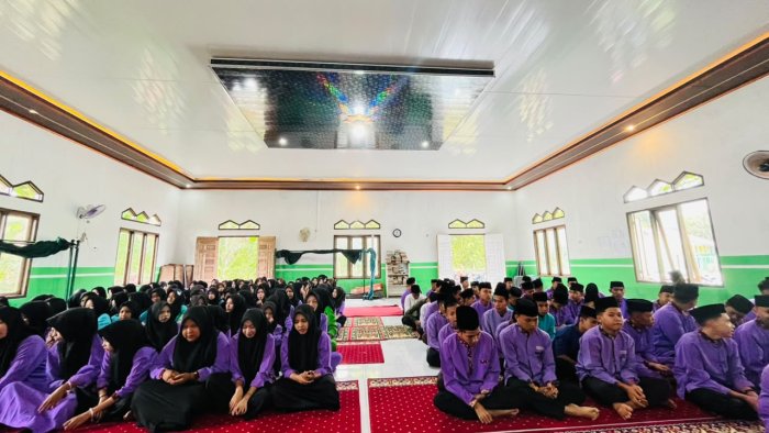 Kegiatan Rutin Jumat Pagi, MAN 5 Batang Hari Laksanakan Pembacaan Yasin di Mushollah Kegiatan Rutin Jumat Pagi, MAN 5 Batang Hari Laksanakan Pembacaan Yasin di Mushollah