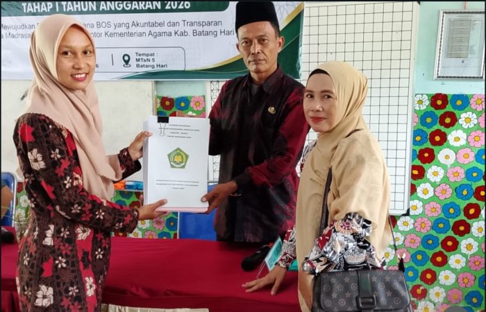 Bendahara MAN 5 Batang Hari Mengikuti Monitoring dan Evaluasi Pengelolaan Dana Bantuan Operasional Sekolah (BOS) Tahap 1 Bendahara MAN 5 Batang Hari Mengikuti Monitoring dan Evaluasi Pengelolaan Dana Bantuan Operasional Sekolah (BOS) Tahap 1