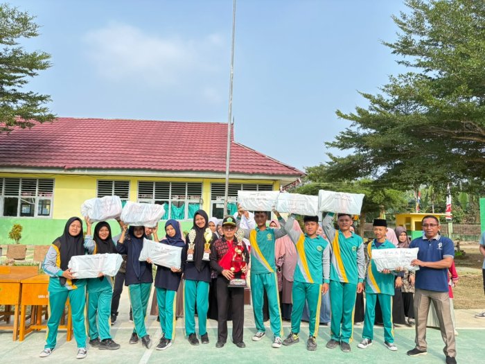 Merdeka! Putra-Putri MAN 5 Batang Hari Boyong 8 Cabang Juara HUT RI Tingkat SMA Kecamatan Pemayung Merdeka! Putra-Putri MAN 5 Batang Hari Boyong 8 Cabang Juara HUT RI Tingkat SMA Kecamatan Pemayung