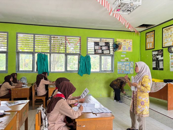 MAN 5 Batang Hari Terima Sosialisasi Penerimaan Mahasiswa Baru dari STIKES Harapan Ibu Jambi