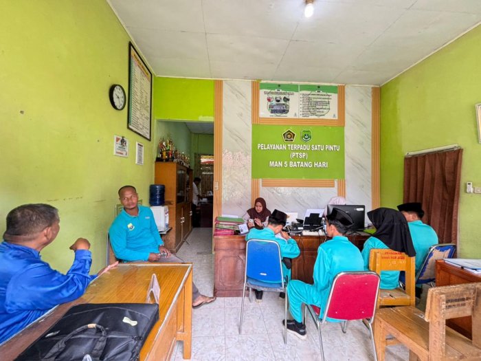 Antusias Pendaftaran Membludak Di MAN 5 Batang Hari, Di Hari ke-22 PMBM Dipenuhi Calon Peserta Didik