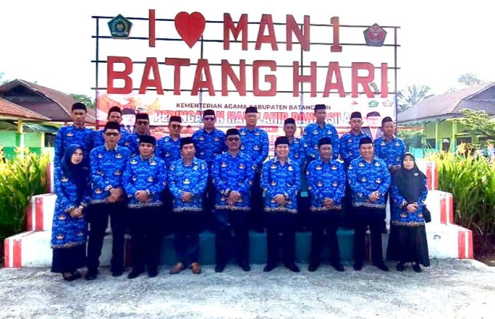Kepala MAN 5 Batang Hari Hadiri Upacara Peringatan Hari Lahir Pancasila Di man 1 Batang hari